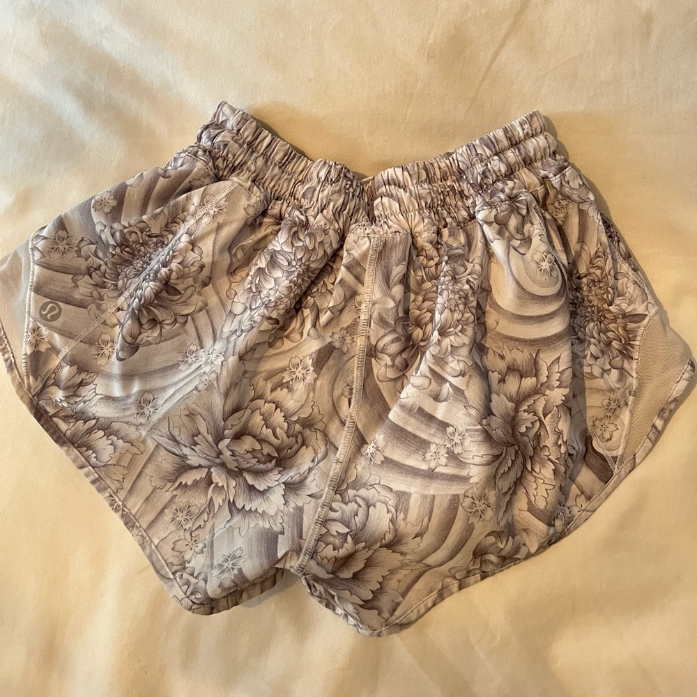 LULULEMON hotty hot shorts